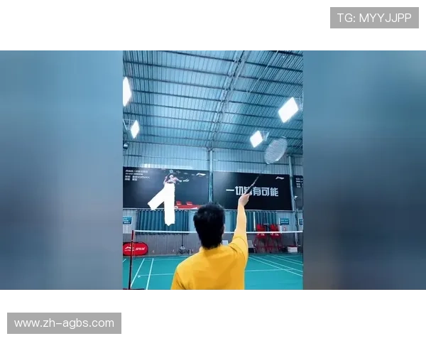 羽毛球花样表演创意展示与技巧解析 引领体育艺术新潮流